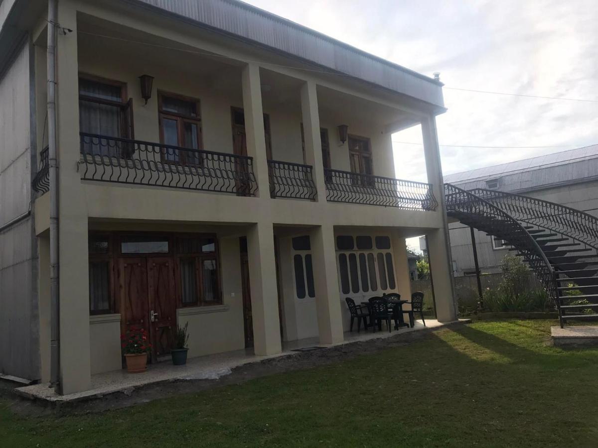 Luka Family Guest House Batumi Bagian luar foto