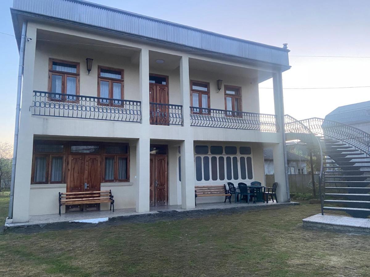 Luka Family Guest House Batumi Bagian luar foto