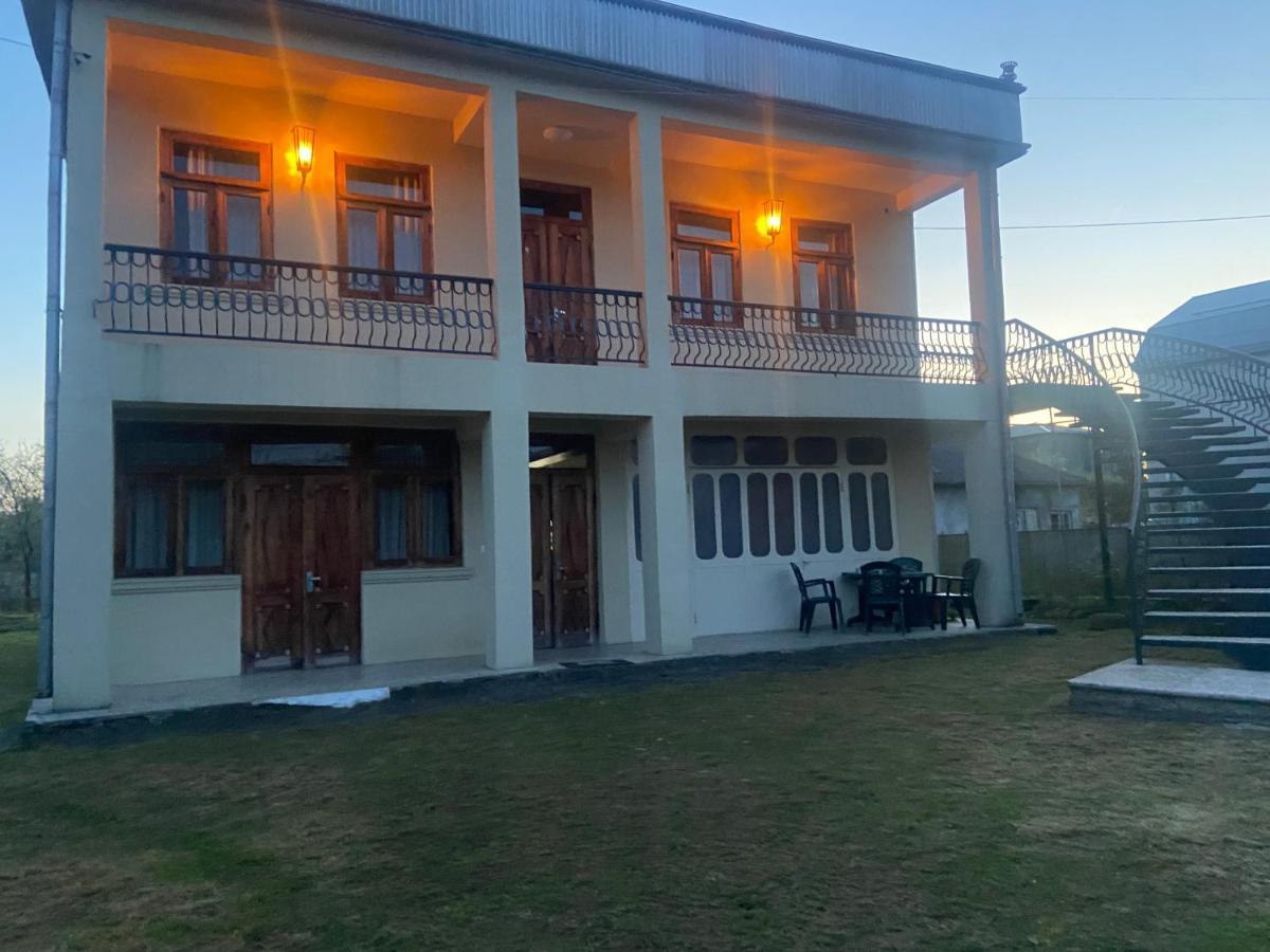 Luka Family Guest House Batumi Bagian luar foto