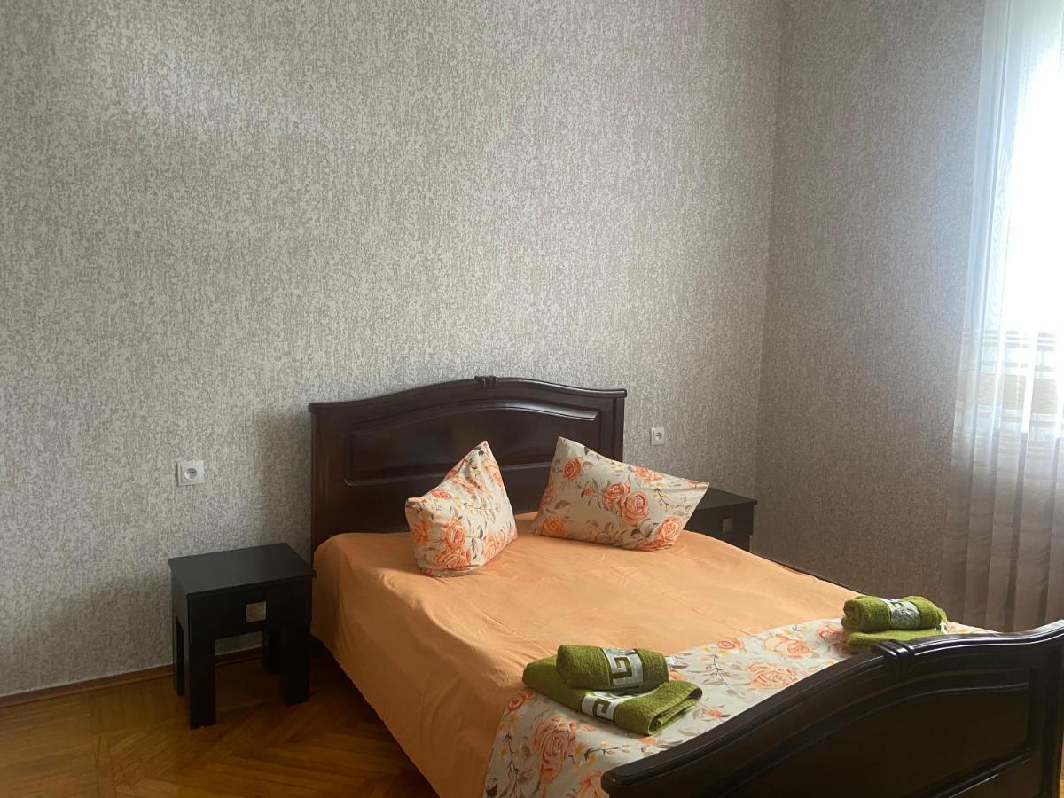 Luka Family Guest House Batumi Bagian luar foto