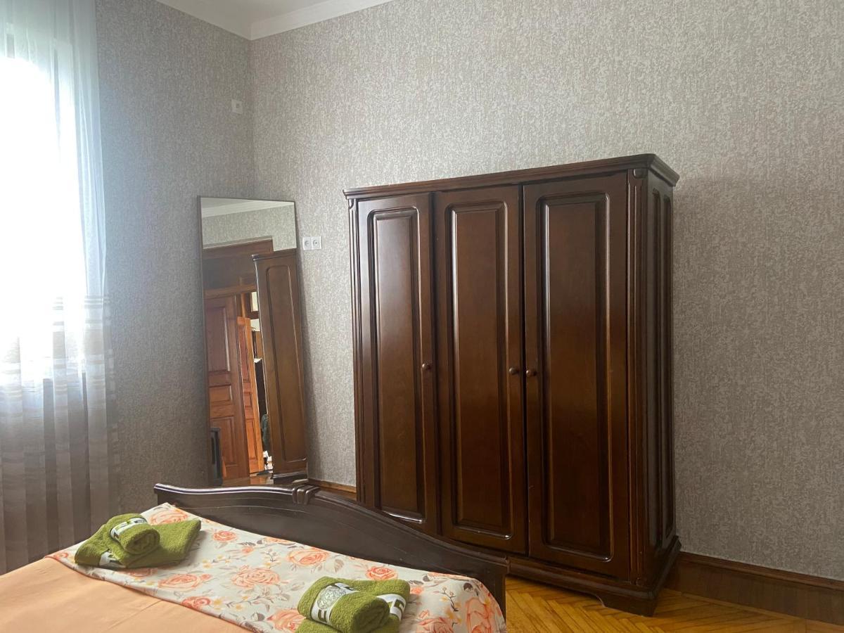 Luka Family Guest House Batumi Bagian luar foto