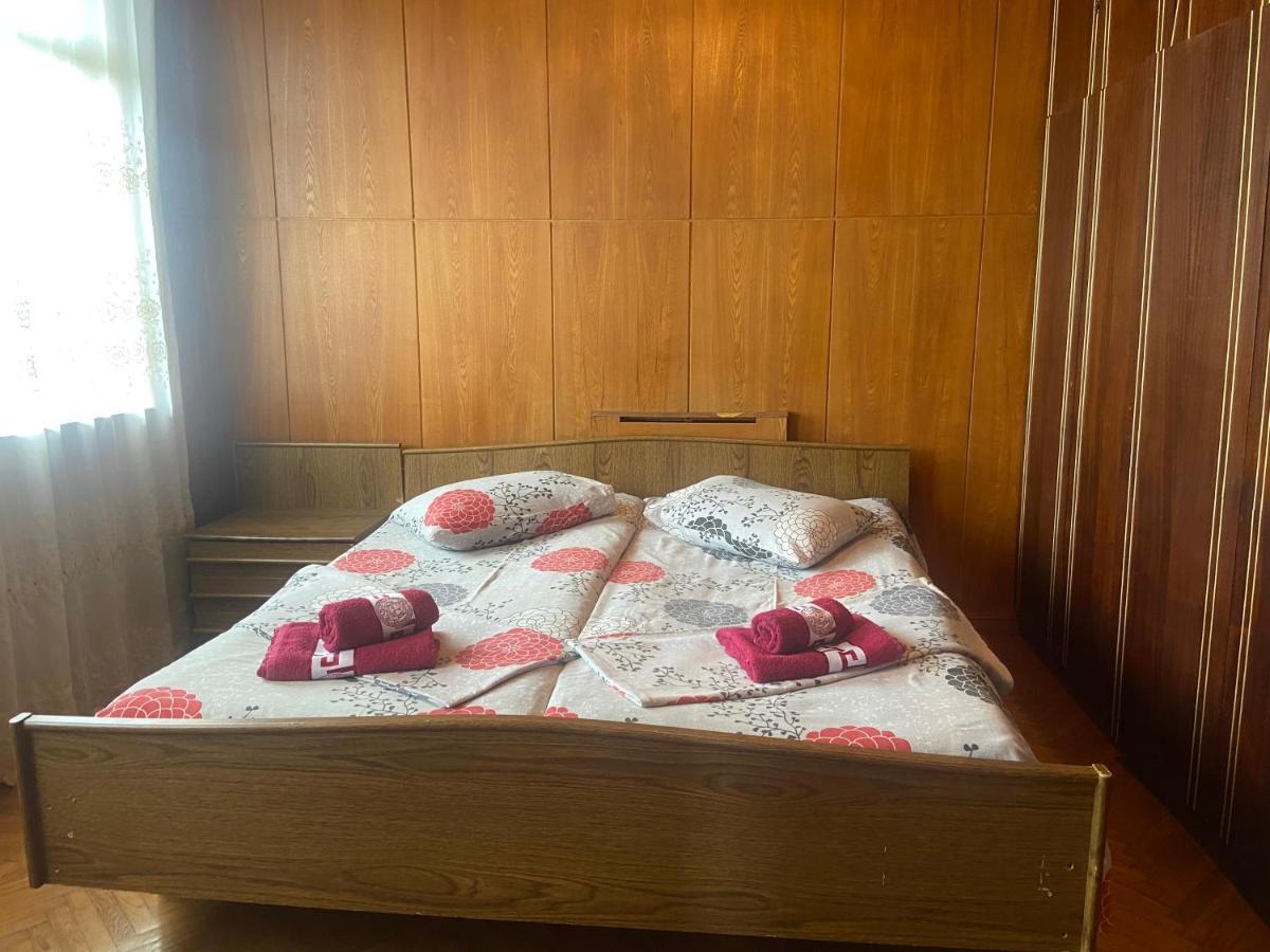 Luka Family Guest House Batumi Bagian luar foto