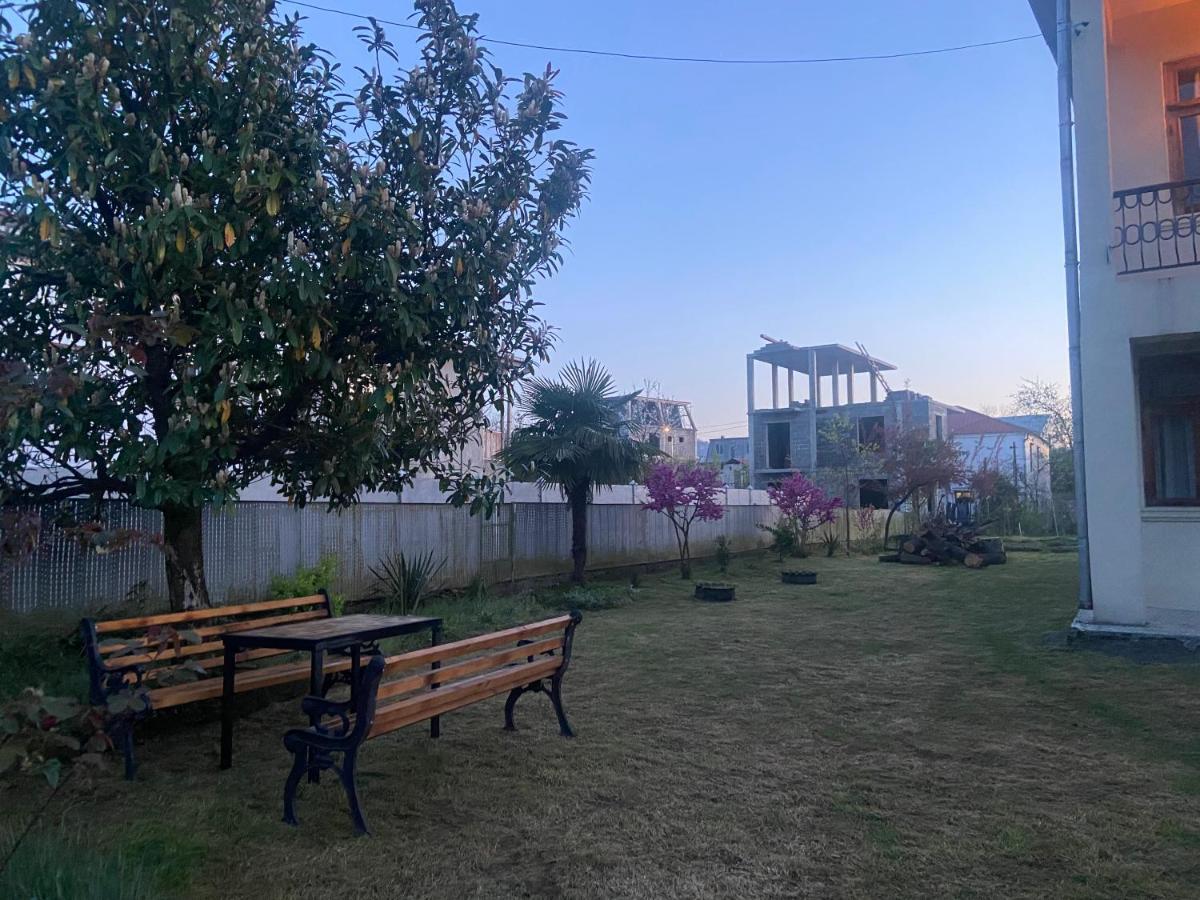 Luka Family Guest House Batumi Bagian luar foto